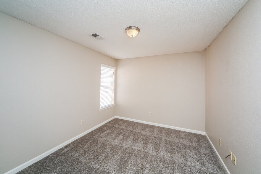 Building Photo - 6954 Naples Dr