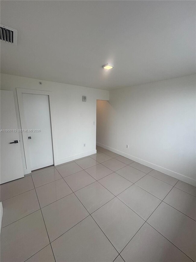 Building Photo - 829 SW 18th Ave