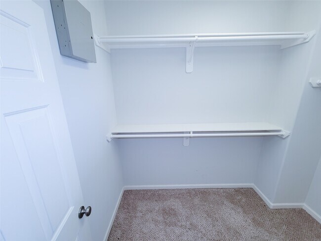 Building Photo - 604 Reinerman St