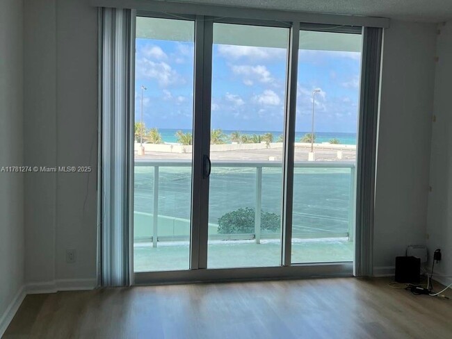 Building Photo - 3901 S Ocean Dr