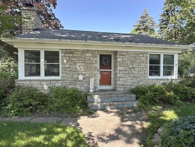 Primary Photo - Mid-Century Charm and Comfort with a Sauna!