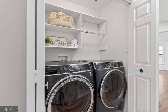 Building Photo - 700 Kahn Pl