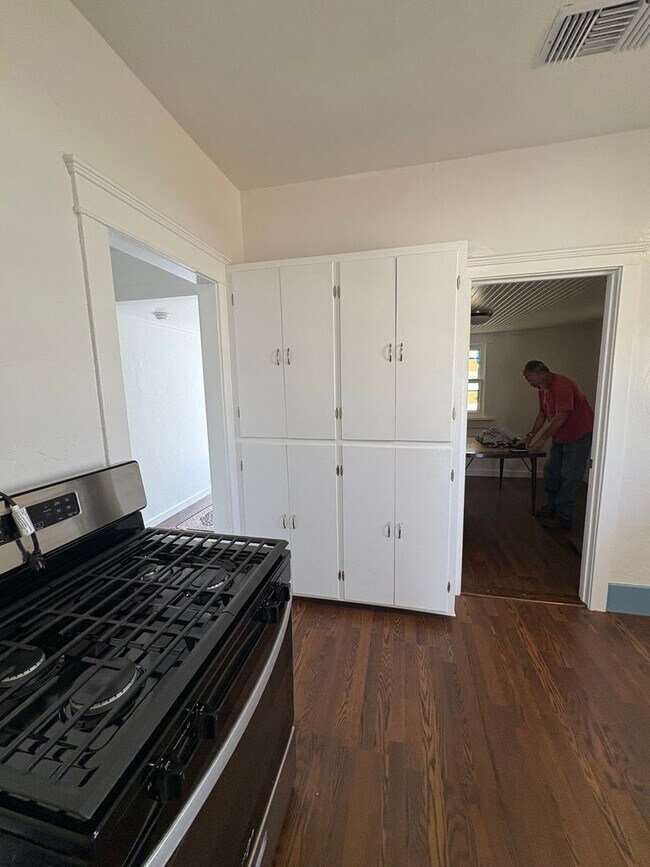Building Photo - Gorgeous 4 bedroom with HUGE Lot in Colton...