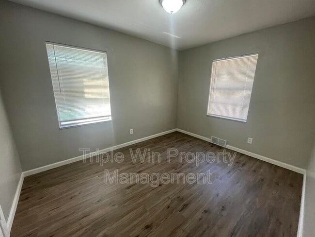 Building Photo - 6918 Etzel Ave
