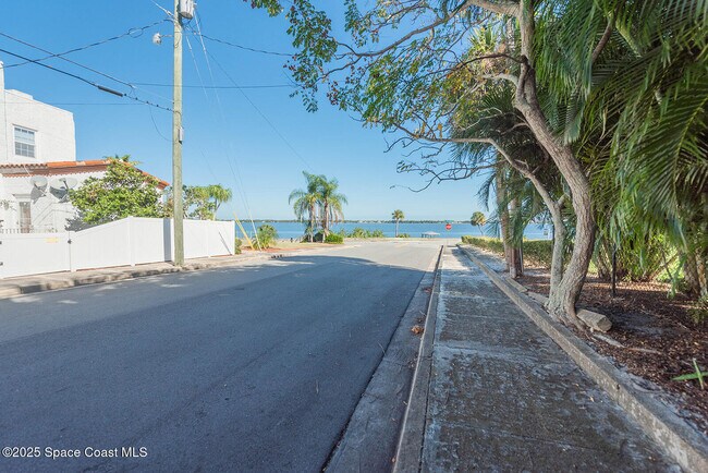 Building Photo - 410 Snyder Dr