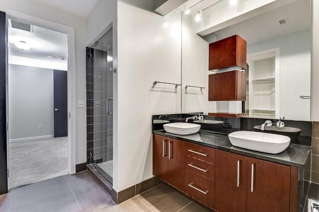 Building Photo - 2600 W 7th St