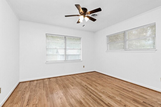 Building Photo - 1510 N San Jacinto St