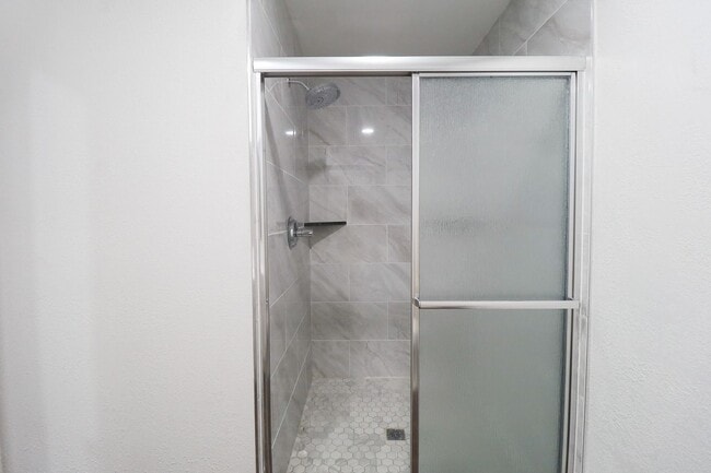 Building Photo - 4 Bed | 2 Bath in East Tulsa!