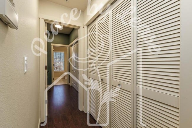 Building Photo - 8838 NE Brentford Way