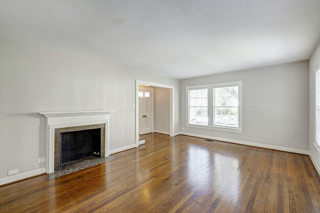 Building Photo - 1741 Wroxton
