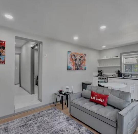 Building Photo - 824 S 20th Ave