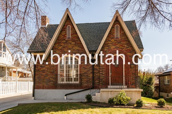 Building Photo - 1572 Kensington Ave