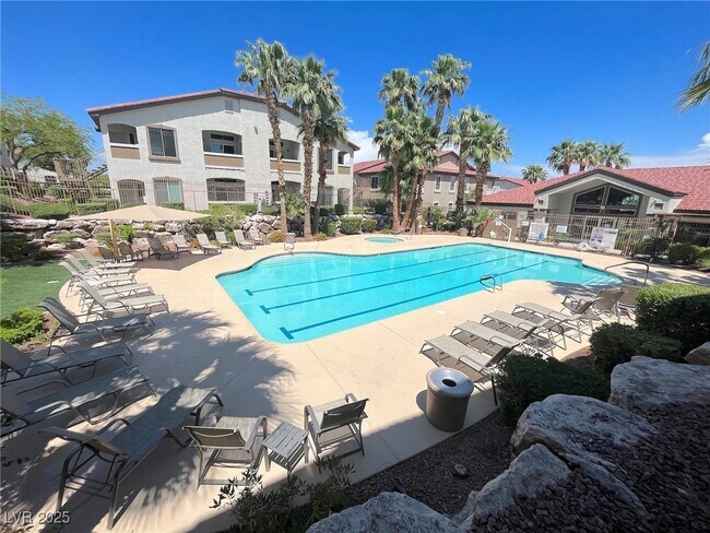 Building Photo - 2305 W Horizon Ridge Pkwy