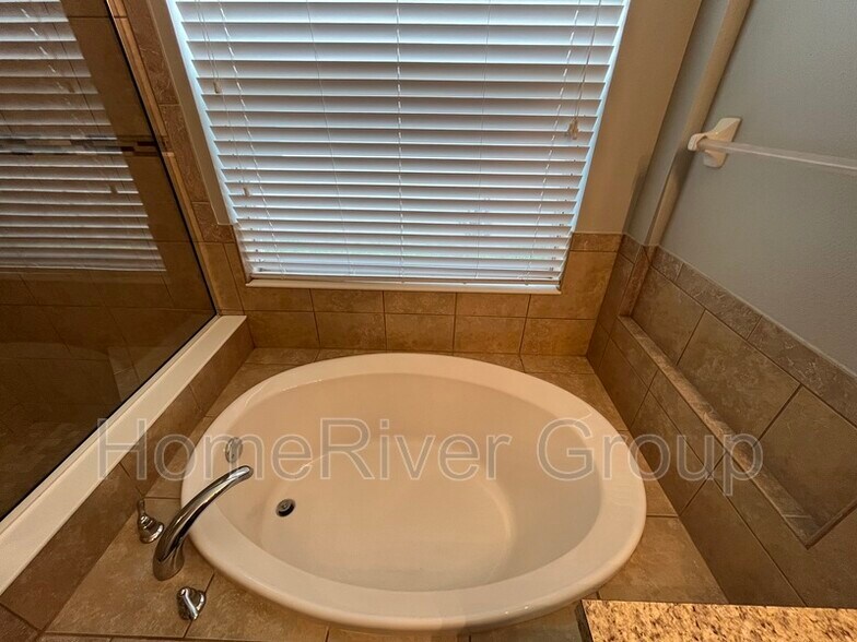 Building Photo - 12728 Avelar Creek Dr