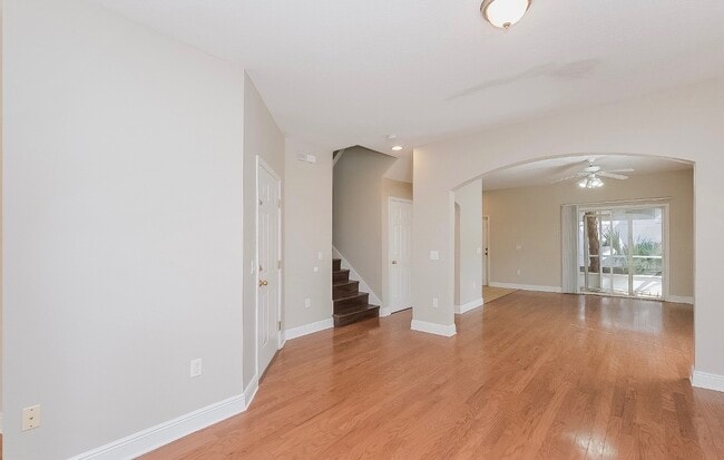 Building Photo - 710 Mission Ln