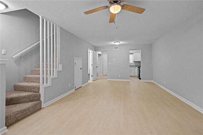 Building Photo - 1373 E Sequoyah Ct