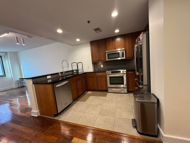 Building Photo - 800 Jackson St