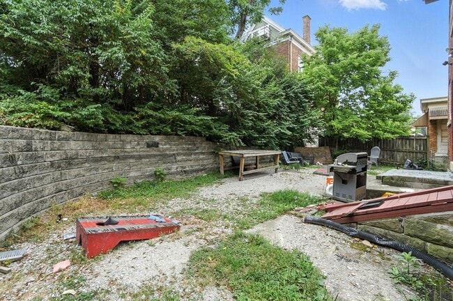 Building Photo - 6 bed/3.5 bath on Atkinson, Mins. from UC for Only $650/pp ($3900/mo)!