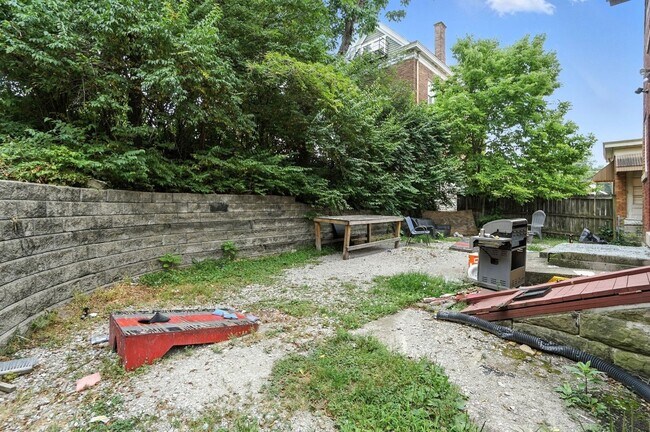 Building Photo - 7 bed/2 bath on Atkinson, Mins. from UC for Only $650/pp ($4,550/mo)!