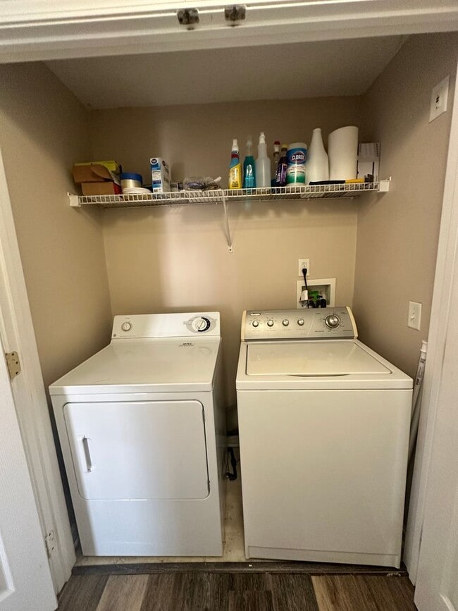 Building Photo - 2BR/2BA Updated Condo in Prospect Glen Vil...