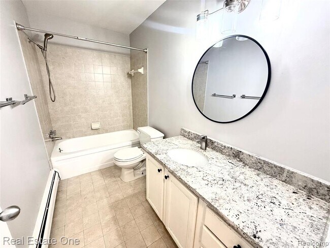 Building Photo - 2445 Torquay Ave