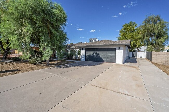 Building Photo - 10610 N 35th St