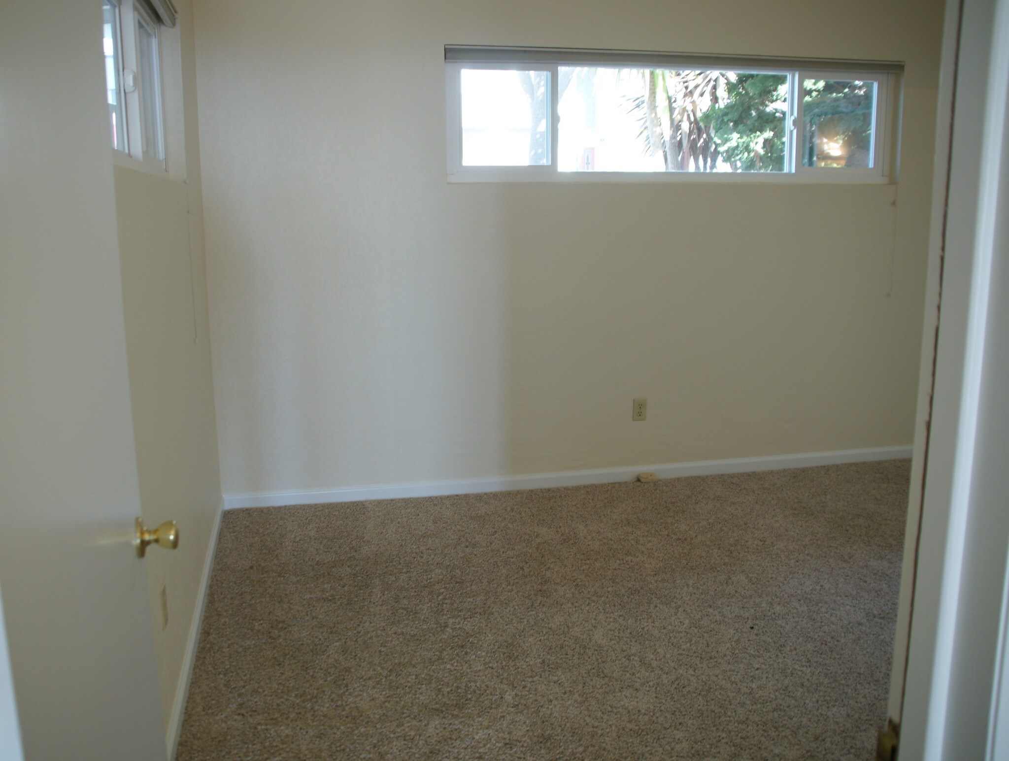 Building Photo - 220 Shoreview Dr