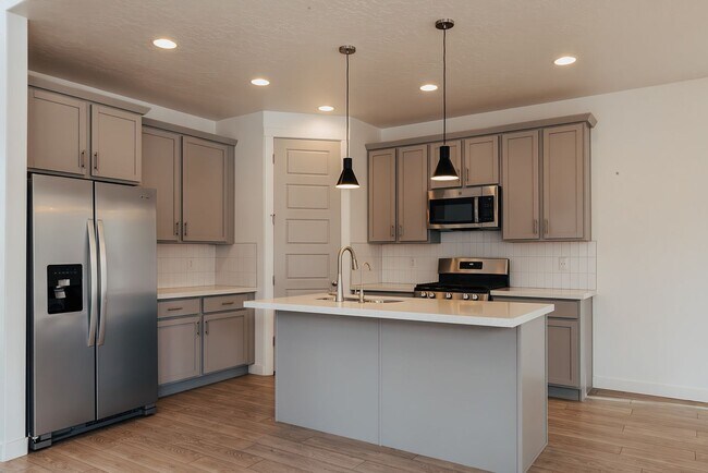 Building Photo - Stunning 4 Bedroom Home in Lehi with Great Amenities!