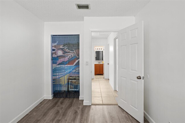 Building Photo - 6579 Country Way