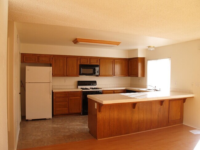 Building Photo - Coming soon....Spacious 4BR Townhome in Desirable Tiburon Community – Carlsbad