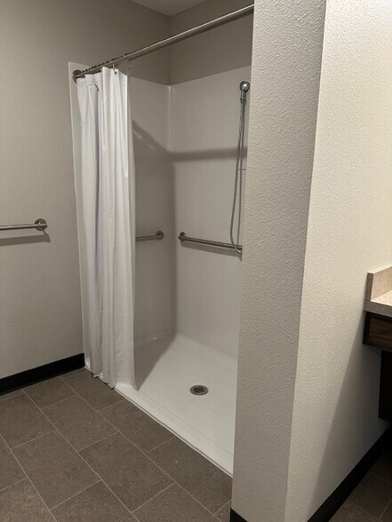 Building Photo - 15 19th Ave SW