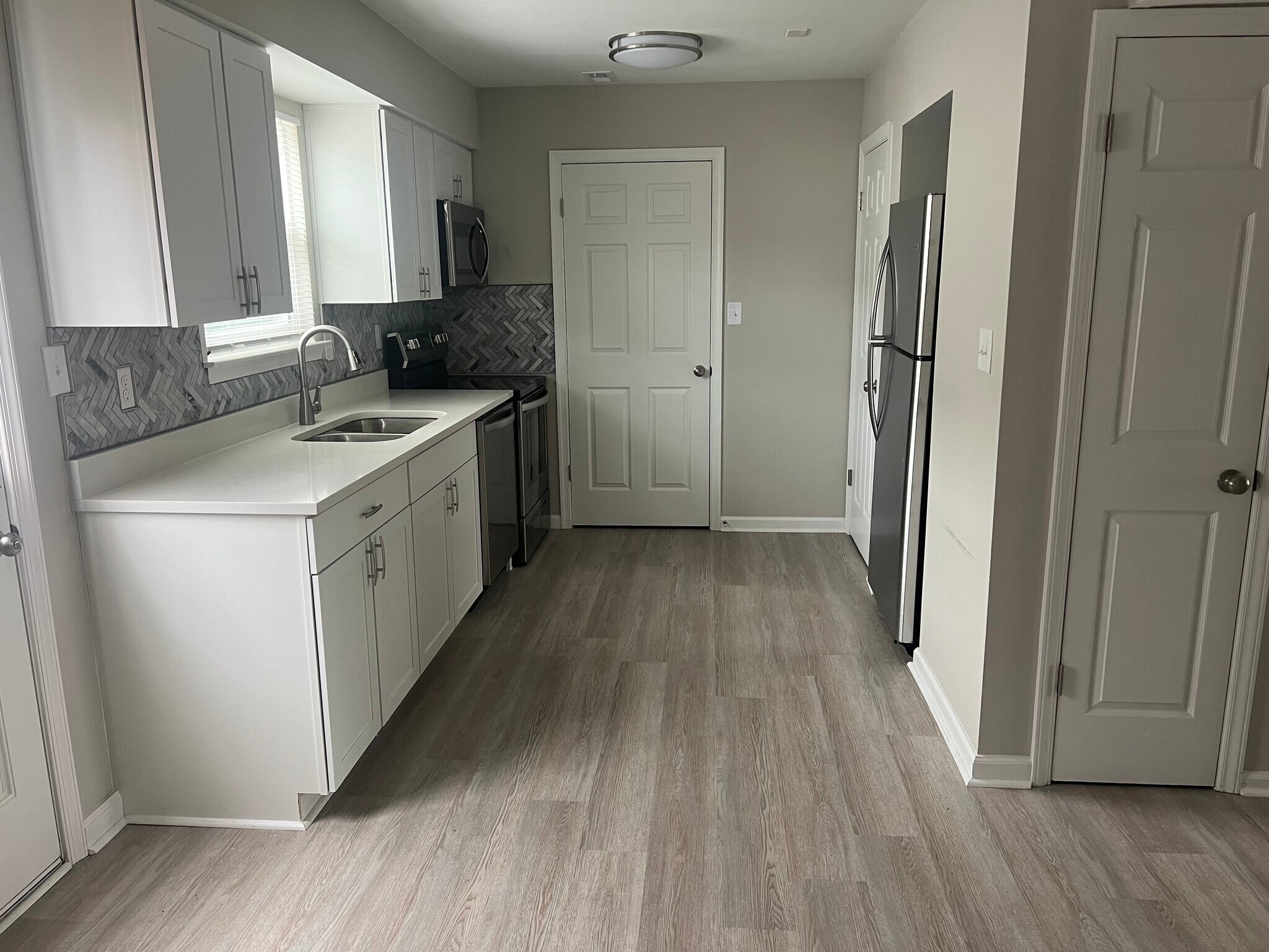 Kitchen - 4750 Hollis Rd