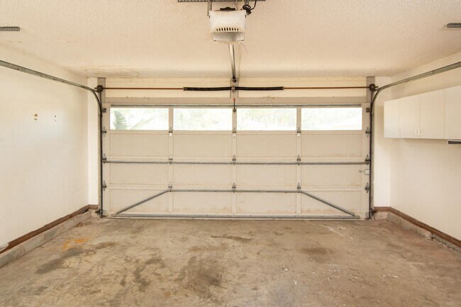 Building Photo - 328 Linden Rd