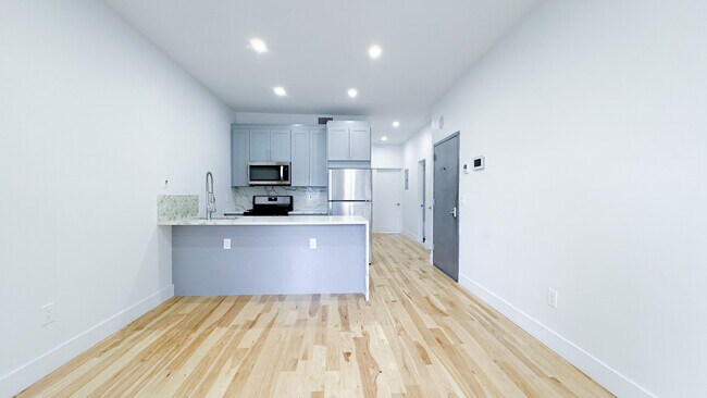 Building Photo - 182 Schaefer St