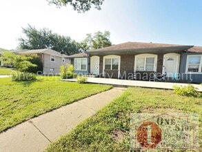 Building Photo - 2 Bedroom and 2 Bathroom duplex in Blue Sp...
