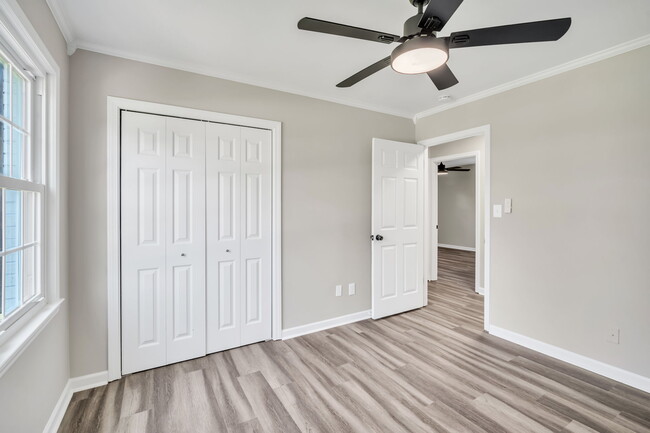 Building Photo - 120 Abbotsford Dr