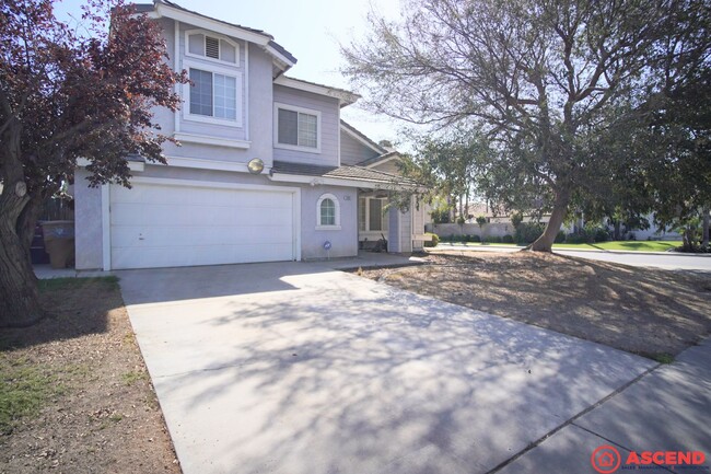 Primary Photo - Fabulous Home in Campus Park!