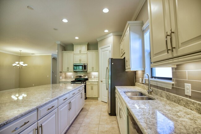 Building Photo - Annual Unfurnished Single-Family Home located in Bellacina at Casey Key with Resort-like Amenities!