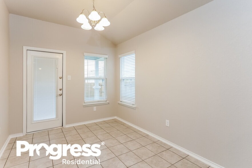 Building Photo - 119 Katy Post