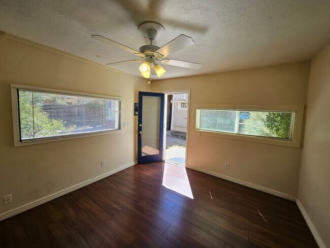 Building Photo - 911 Fruit Ave NW