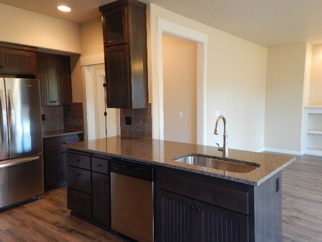 Building Photo - 5 Bedroom Beaverton Home!!!