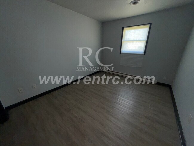 Building Photo - 1214 James-