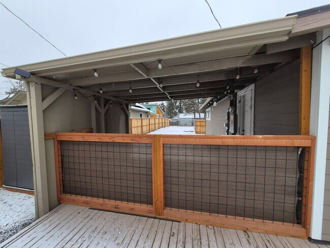 Building Photo - 3BR/1BA - Fenced - RV Parking - Solar