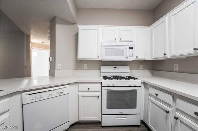 Building Photo - 5855 Valley Dr