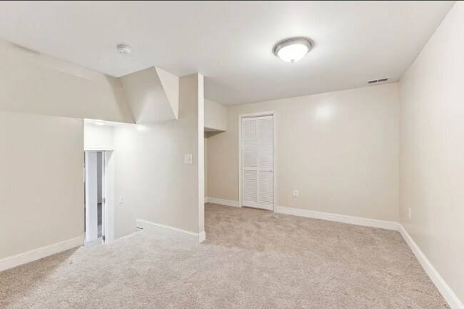 Building Photo - 306 W 17th St