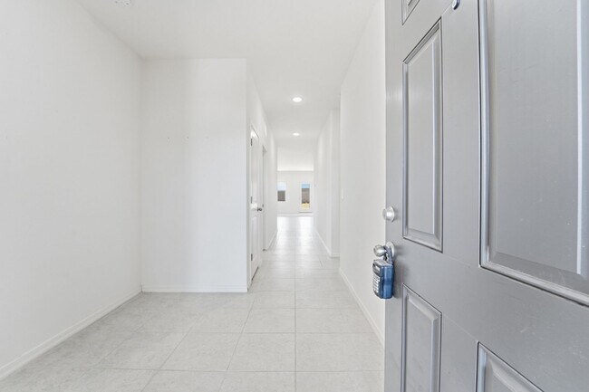 Building Photo - Modern Litchfield Park Home | 4 Bed, RV Gate + Open Kitchen