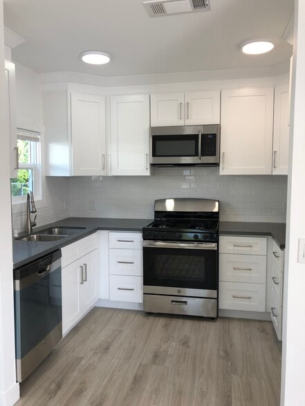 Kitchen - 1820 E Woodbury Rd.