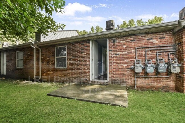 Building Photo - 2327 Rodman St