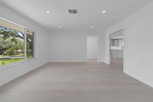 Building Photo - 9125 SE Karin St