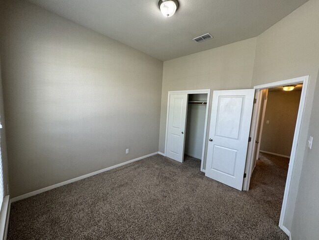 Building Photo - 5611 Markham Dr